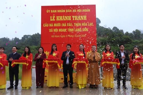Khánh thành cầu Nà Mười, xã Hội Hoan