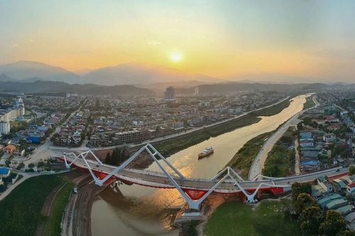 Từ đường mòn lịch sử đến cao tốc vươn xa
