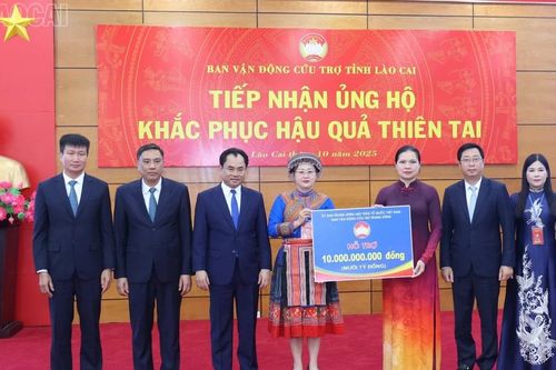 Ủy ban Trung ương Mặt trận Tổ quốc Việt Nam trao 10 tỷ đồng ủng hộ tỉnh Lào Cai khắc phục hậu quả thiên tai