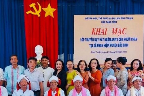 Vang mãi điệu hát ngâm Ariya của dân tộc Chăm