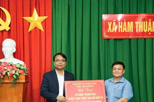 Phó Bí thư Thường trực Tỉnh ủy Lâm Đồng thăm, động viên người dân các xã bị thiệt hại do mưa lũ