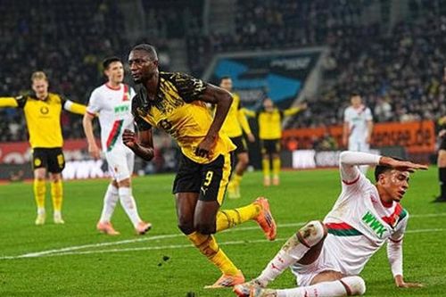 Guirassy ấn định 1-0, Dortmund thắng nhọc Augsburg