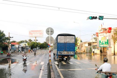 Quốc lộ 1A qua phường Hàm Thắng thông tuyến sau hơn một ngày bị ngập