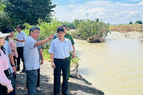 Phó Chủ tịch UBND tỉnh Lâm Đồng Nguyễn Minh kiểm tra công tác khắc phục hậu quả mưa lũ
