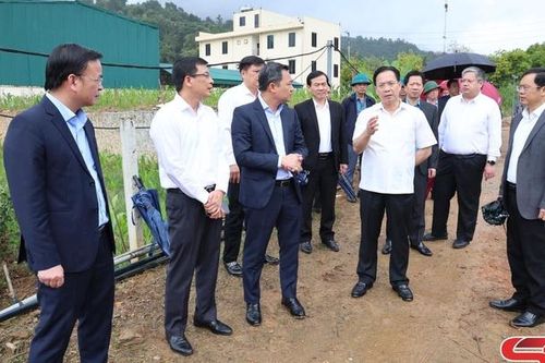 Thường trực Tỉnh ủy làm việc với Ban Thường vụ Đảng ủy các phường Tô Hiệu, Chiềng Cơi, Chiềng An, Chiềng Sinh