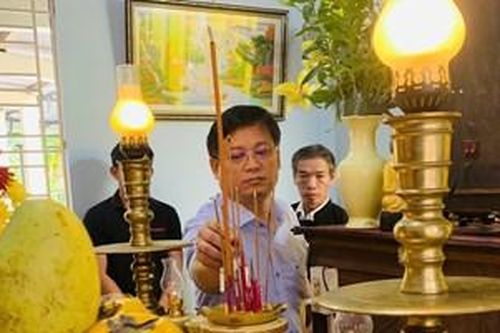 Lãnh đạo thành phố thăm, chia buồn cùng gia đình nạn nhân tử vong do mưa lũ