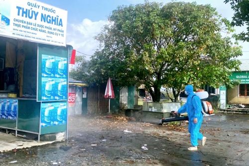 Ngành Y tế huy động tổng lực khử khuẩn tại trường học, chợ sau lũ đề phòng phát sinh dịch bệnh