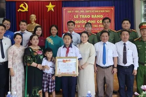 Truy tặng Bằng Tổ quốc ghi công cho liệt sĩ Huỳnh Trí Phúc hy sinh khi trấn áp tội phạm