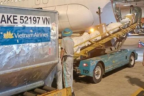 Những chuyến bay chở yêu thương hướng về miền Trung ruột thịt