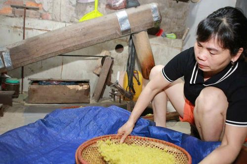 Làng cốm Mễ Trì 'đỏ lửa', dẻo thơm hương cốm mới