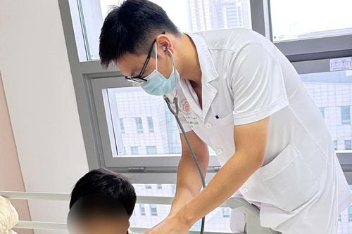 Trẻ nhỏ dễ mắc RSV khi giao mùa: Dấu hiệu cha mẹ không nên bỏ qua