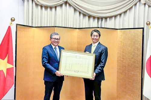 Nguyên Chủ nhiệm Ủy ban Đối ngoại Nguyễn Văn Giàu được Chính phủ Nhật Bản tặng Huân chương mặt trời mọc