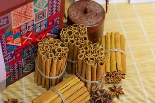 Khát vọng vươn tầm của 'thủ phủ' quế Lào Cai Bài 2: 'Tấm vé thông hành' đưa quế ra thế giới