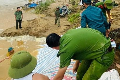Bờ sông Thu Bồn sạt lở nghiêm trọng sau lũ, đe dọa an toàn của hàng trăm hộ dân