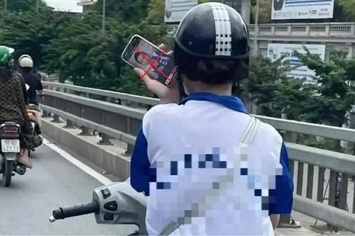 Nguy hiểm khi sử dụng điện thoại trong lúc lái xe