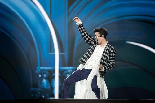 Dimash Kudaibergen: Tại sao cả thế giới 'phát cuồng' trước một giọng hát?