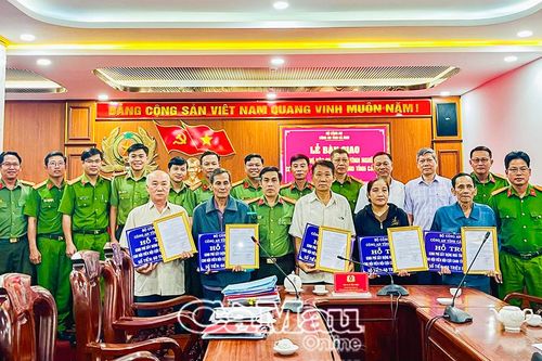 Công an Cà Mau hỗ trợ xây dựng 5 căn nhà tình nghĩa cho hội viên Cựu CAND