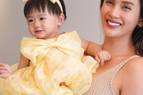 Võ Hoàng Yến lo xa nên sớm tìm trường cho ái nữ 1 tuổi chuẩn bị đi học, không muốn bé quá phụ thuộc bà vú