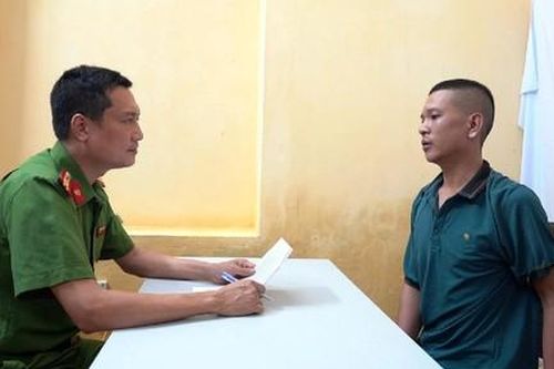Tạm giữ đối tượng vi phạm còn chống đối, hành hung Cảnh sát giao thông