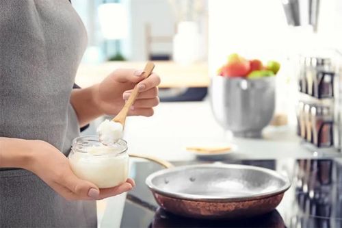 Có nên dùng dầu dừa thay thế dầu ăn?