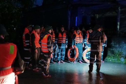 Tìm thấy thi thể cháu bé bị nước lũ cuốn khi đi qua ngầm tràn