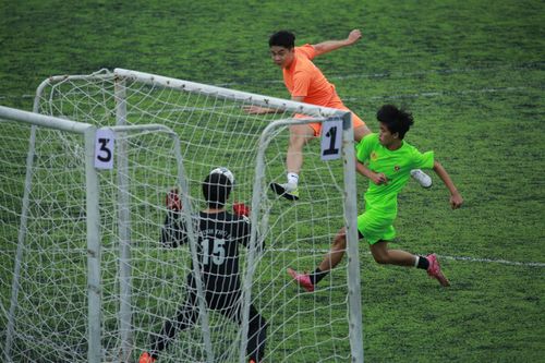 Chùm ảnh loạt trận 9h sáng 2-11