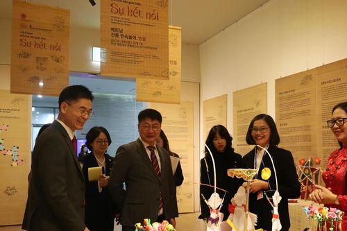 Trưng bày nghệ thuật sắp đặt 'Đồ chơi dân gian Việt: Sự kết nối' tại Busan, Hàn Quốc
