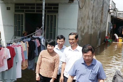 Chủ tịch Mặt trận tỉnh Lâm Đồng kiểm tra tình hình mưa lũ tại xã Lương Sơn