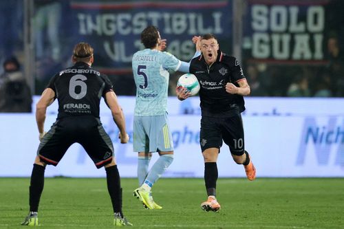 Vardy tiếp tục khuấy đảo Serie A