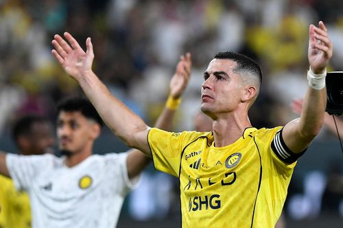 Màn ăn mừng gây sốt của Ronaldo