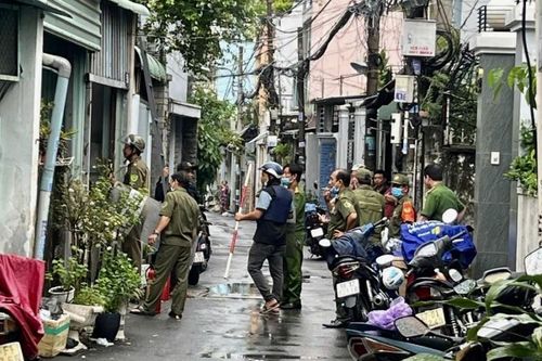 Khống chế đối tượng chém hàng xóm rồi cố thủ hơn 12 giờ trong nhà