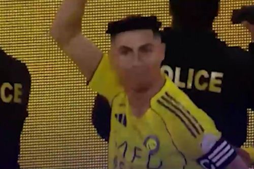 Ronaldo nhảy nhót ăn mừng bàn thắng