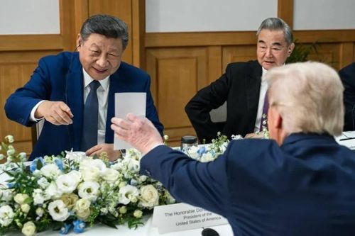 Tờ giấy bí ấn của Tổng thống Trump khiến ông Tập bật cười
