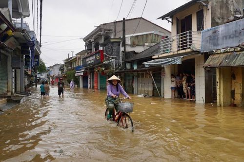 Học sinh Huế tiếp tục nghỉ học ngày 3/11 để tránh lũ