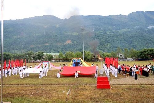 Sôi nổi hoạt động thi đấu thể thao quần chúng các dân tộc ở Mường Lay
