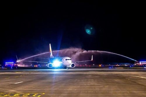 Đón chuyến bay charter đầu tiên từ Thâm Quyến đến Quảng Ninh
