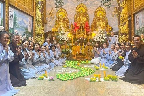 Cộng đồng người Việt Nam tại Lào hướng về quê hương, đất nước