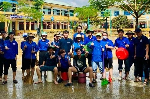 Tuổi trẻ Bách khoa xung kích, hỗ trợ khắc phục hậu quả sau mưa lũ