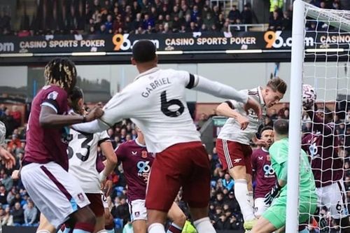 Viktor Gyokeres nổ súng trở lại, Arsenal bứt xa ở ngôi đầu bảng