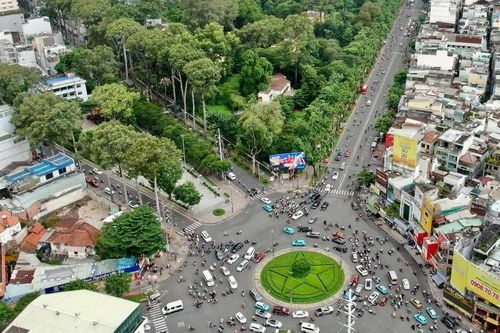 Hồn phố qua những tượng đài
