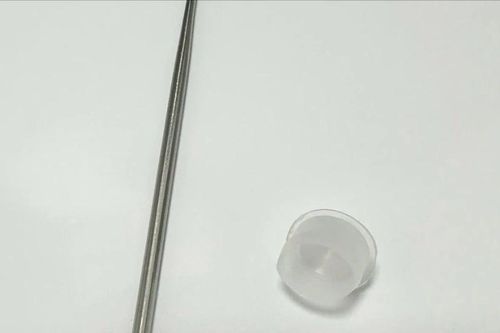 Bé trai gần 4 tuổi bị nghẹt mũi, sốt cao do 'nắp lọ thuốc' nằm trong mũi