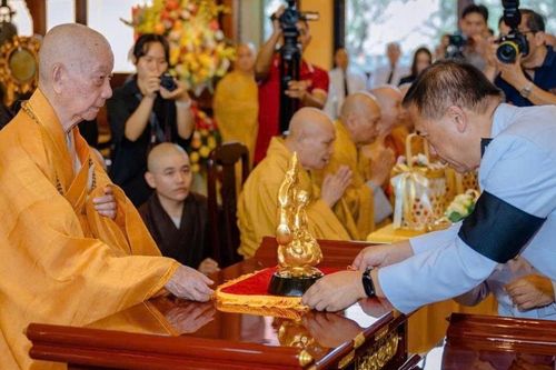 Lễ dâng y Kathina Hoàng gia Thái Lan tại Việt Nam Quốc Tự