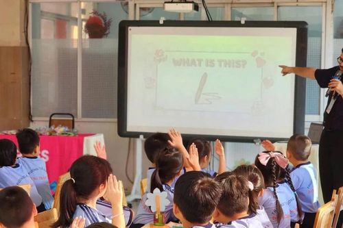 Một giáo viên lo 13 lớp, để đưa tiếng Anh từ lớp 1 là bài toán nan giải