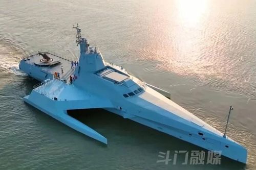 Lộ diện tàu chiến bí ẩn ba thân của Trung Quốc