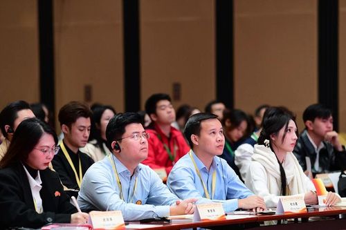 Đoàn đại biểu Hành trình Đỏ tham dự tọa đàm chuyên đề 'Chủ tịch Hồ Chí Minh tại Trung Quốc'