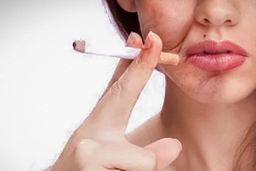 Đừng để khói thuốc 'vẽ thêm' nếp nhăn trên khuôn mặt bạn