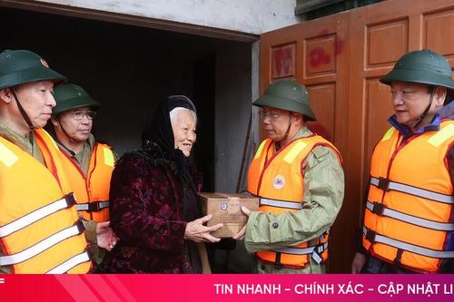 Bí thư Tỉnh ủy kiểm tra tình hình mưa lũ tại xã Cẩm Duệ