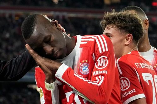 Vùi dập Leverkusen, Bayern Munich làm điều chưa từng có trong lịch sử