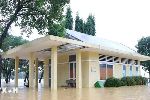 Học sinh thành phố Huế tiếp tục nghỉ học ngày 3/11 để tránh lũ