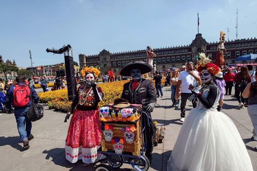 Giữa hai thế giới, chỉ còn lại tình yêu